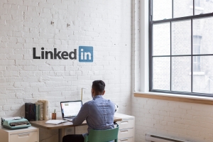 3 Reasons Your LinkedIn Posts Aren't Reaching Truck Drivers