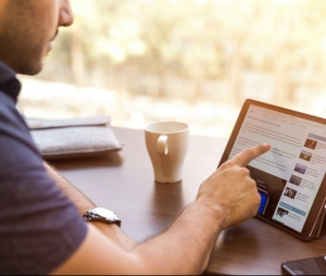 Man engaging with Linkedin posts