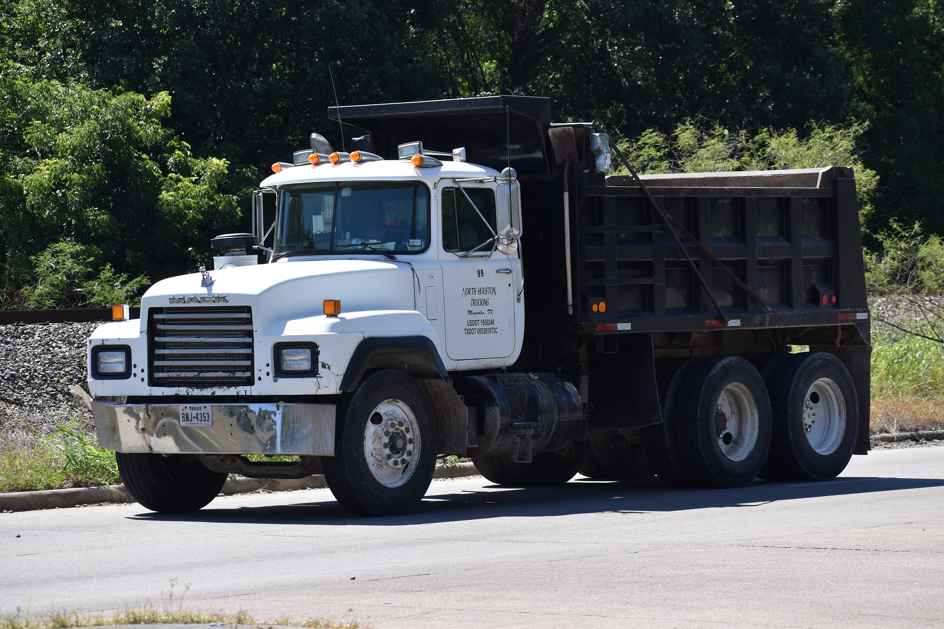 5 Tips for Hiring Dump Truck Drivers - Drive My Way