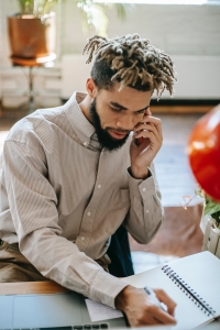 trucking recruiter on phone